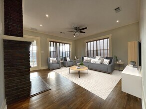 2556 S University Dr, Unit Downstairs - Unit A in Fort Worth, TX - Foto de edificio - Building Photo