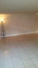 195 SE 10th St in Deerfield Beach, FL - Foto de edificio - Interior Photo