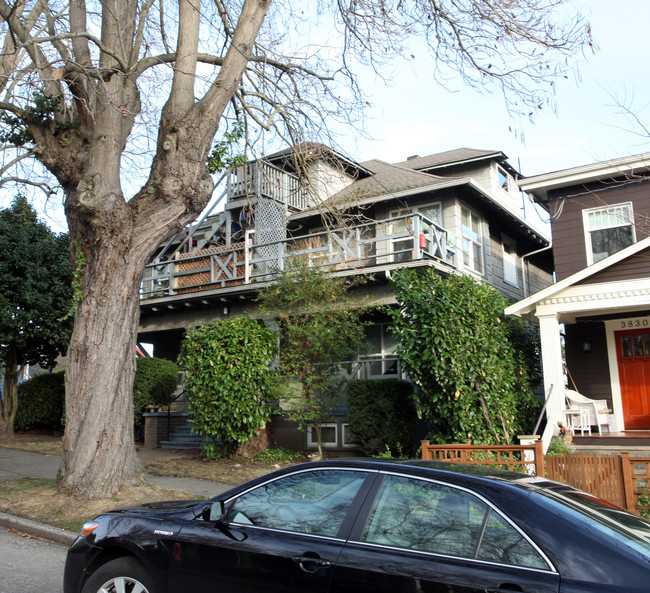 Eastern Apartments in Seattle, WA - Building Photo - Building Photo