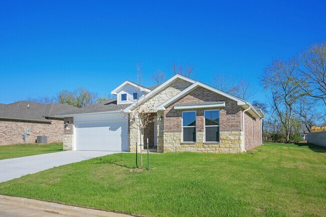 330 E Greystone Square in Webb City, MO - Building Photo - Building Photo