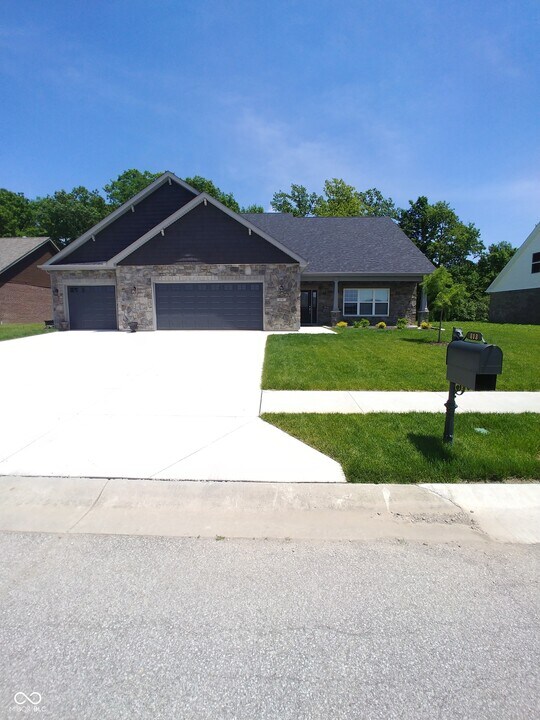 818 Bluegrass Trail in Kokomo, IN - Building Photo