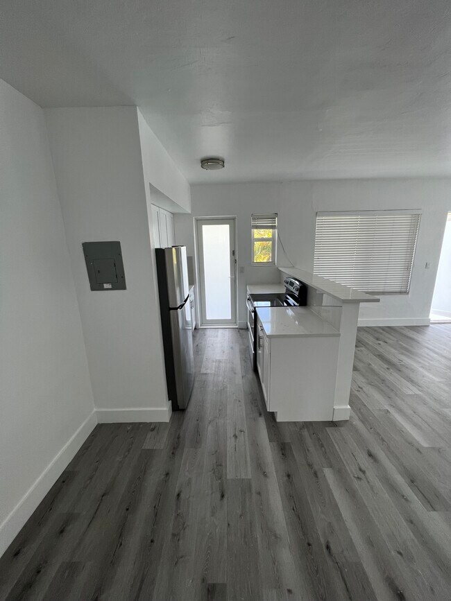 535 73rd St, Unit 1 in Miami Beach, FL - Foto de edificio - Building Photo