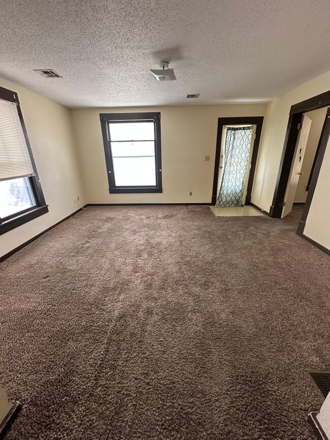 2532 Lakin Ave in Great Bend, KS - Foto de edificio - Building Photo