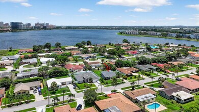 600 S Mangonia Cir in West Palm Beach, FL - Building Photo - Building Photo