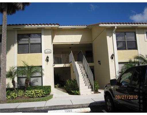 1566 Lake Crystal Dr in West Palm Beach, FL - Building Photo