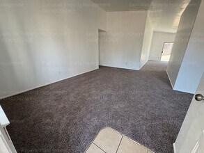 1202 Hadar Rd in Bakersfield, CA - Building Photo - Building Photo