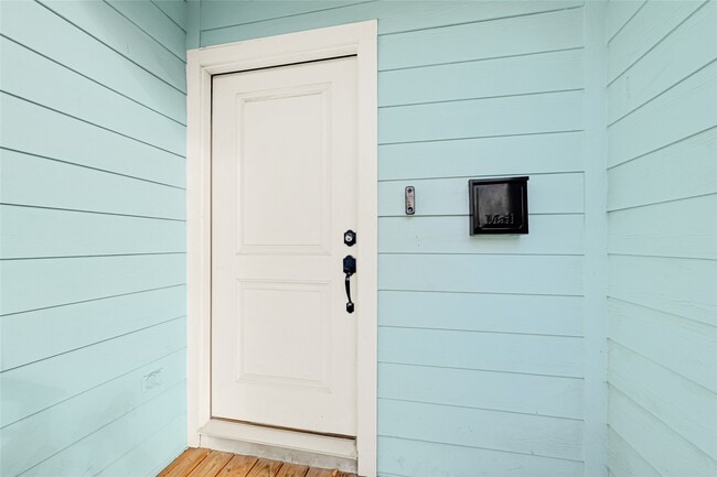 property at 1405 E 33rd St