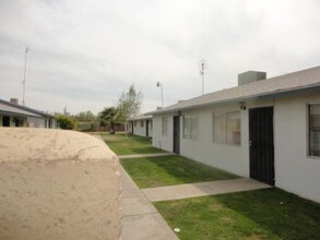 109 Beardsley Ave in Bakersfield, CA - Foto de edificio - Building Photo