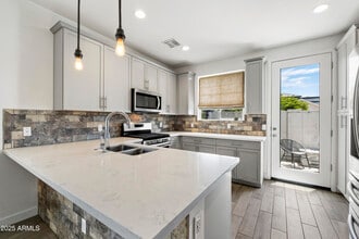 3030 N 38th St in Phoenix, AZ - Building Photo - Building Photo