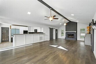 507 Longo Ct in Runaway Bay, TX - Building Photo - Building Photo