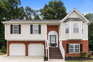 7823 Cambridge Dr in Douglasville, GA - Building Photo