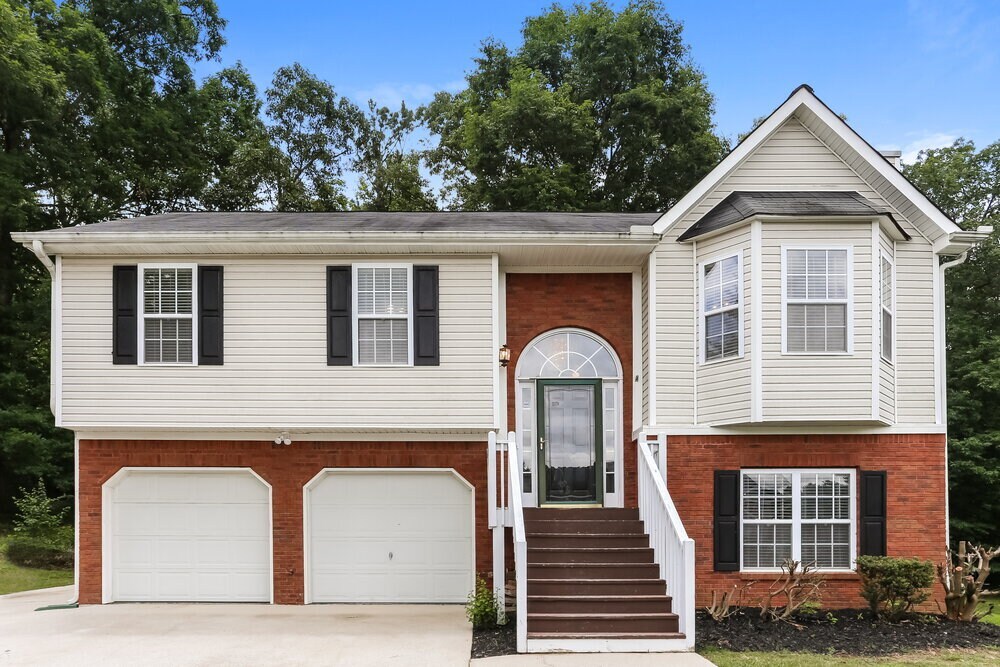 7823 Cambridge Dr in Douglasville, GA - Foto de edificio