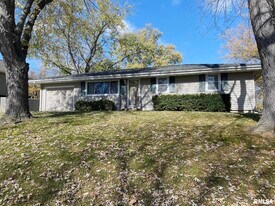 1829 W Daytona Dr in Peoria, IL - Building Photo