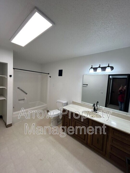 201 E Arbor Ave in Bismarck, ND - Building Photo