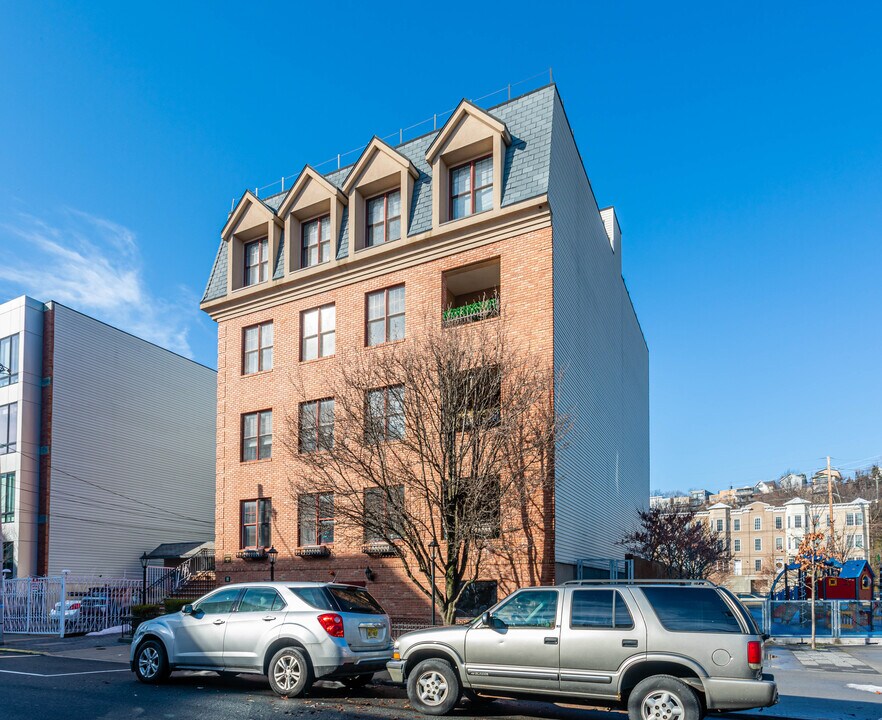 624 Monroe St in Hoboken, NJ - Building Photo