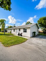1420 Barton Rd, Unit 4 in Lake Worth Beach, FL - Building Photo