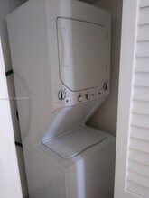 7975 Crespi Blvd in Miami Beach, FL - Foto de edificio - Building Photo