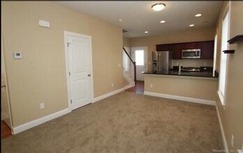 1 Sherwood St in Storrs Mansfield, CT - Foto de edificio - Building Photo