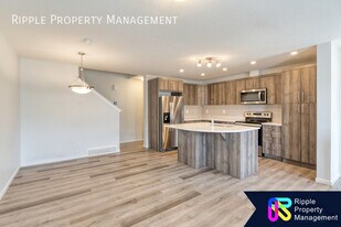 588 Osborne Dr SW in Airdrie, AB - Building Photo