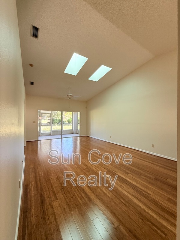 5215 Lochmead Terrace in Zephyrhills, FL - Building Photo - Building Photo