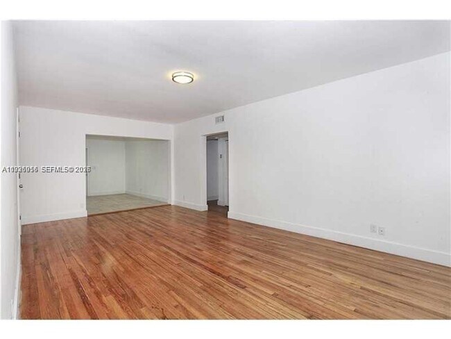 1125 9th St in Miami Beach, FL - Building Photo - Building Photo