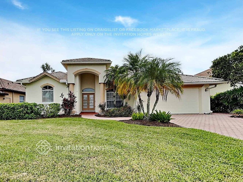 3718 72nd Terrace E in Sarasota, FL - Building Photo