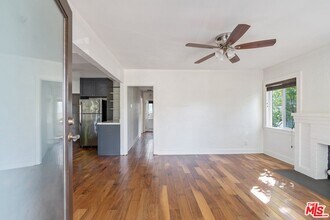 1242 N Commonwealth Ave in Los Angeles, CA - Building Photo - Building Photo