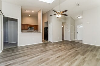 10935 Livingston Dr in New Port Richey, FL - Foto de edificio - Building Photo