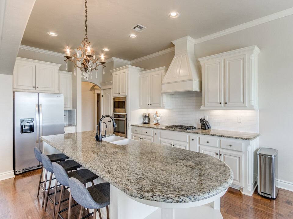 19021 Meadows Crossing Dr in Edmond, OK - Foto de edificio