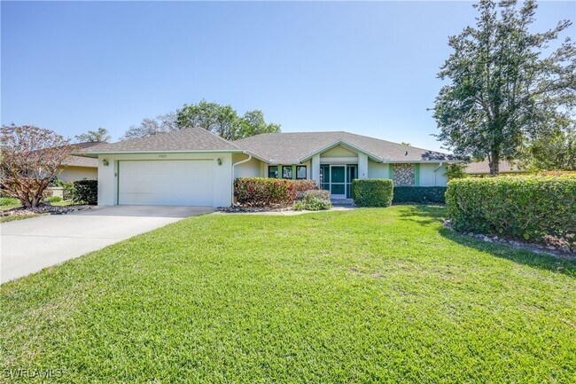 9782 Campbell Cir in Naples, FL - Foto de edificio - Building Photo