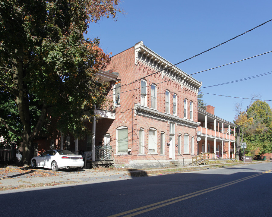 15-19 Maple St in Hudson Falls, NY - Foto de edificio