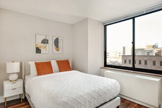 175 E 96th St in New York, NY - Building Photo - Building Photo
