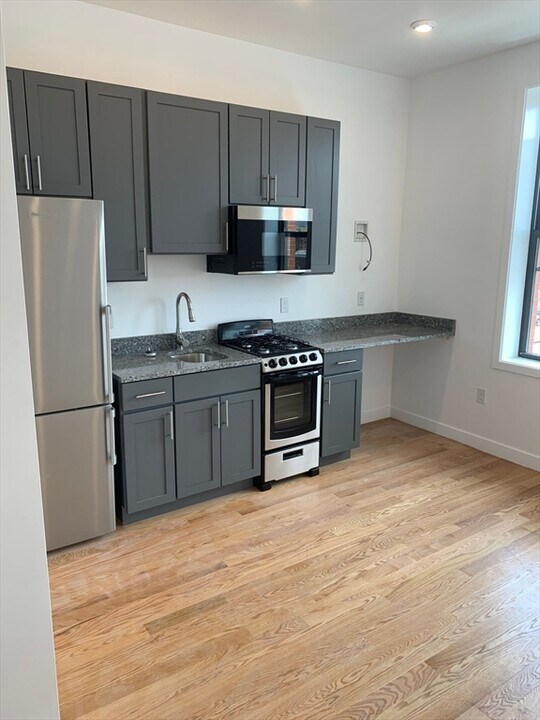 64 Market St in Lynn, MA - Building Photo