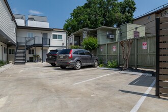 Welch 14 in Houston, TX - Building Photo - Building Photo