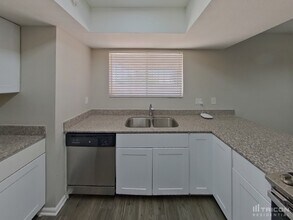 3771 W Dalphin Rd in Phoenix, AZ - Building Photo - Building Photo