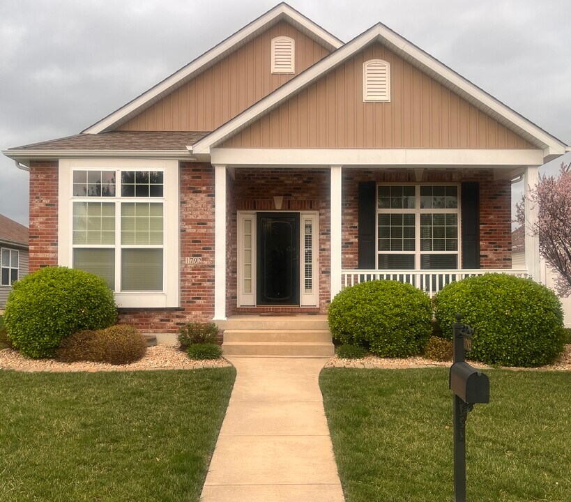 1792 Old Park Ln in Belleville, IL - Building Photo