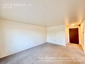 1121 N 200th St-Unit -3 in Shoreline, WA - Building Photo - Building Photo