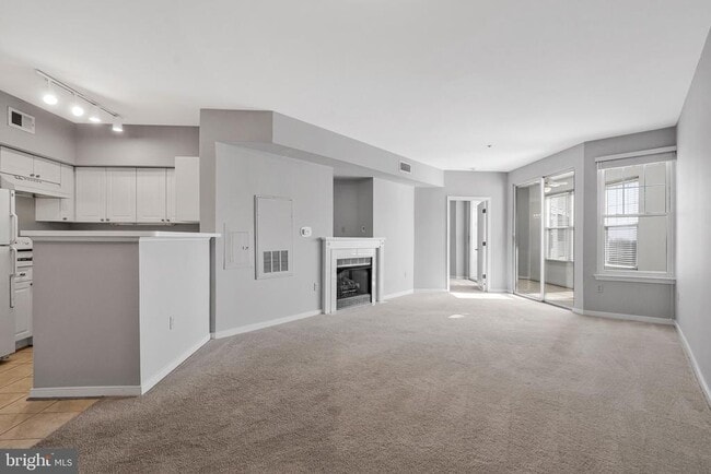 1625 International Dr in McLean, VA - Building Photo - Building Photo