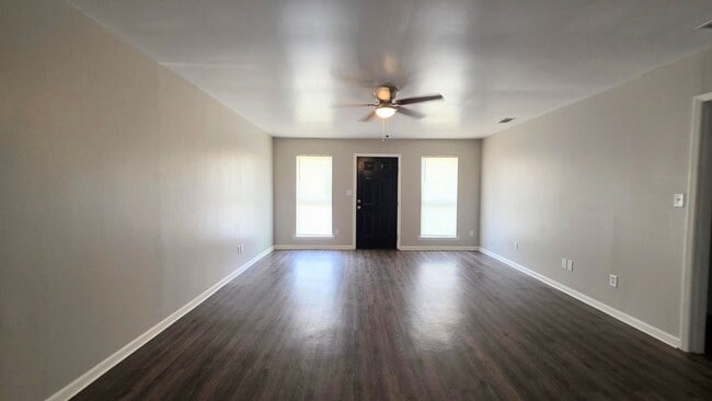 411 Station Crossing Dr in Albany, GA - Building Photo - Building Photo