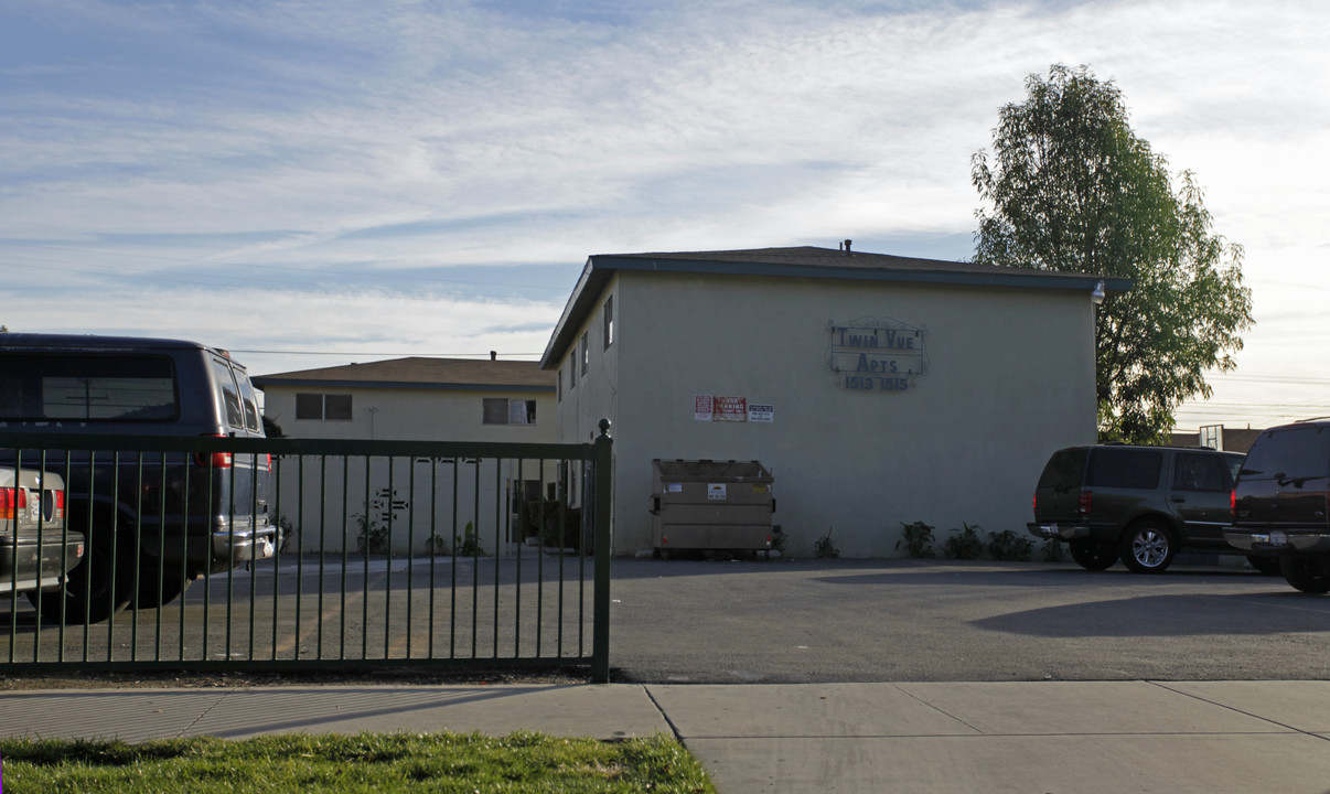 1513-1515 W Stoneridge Ct in Ontario, CA - Building Photo