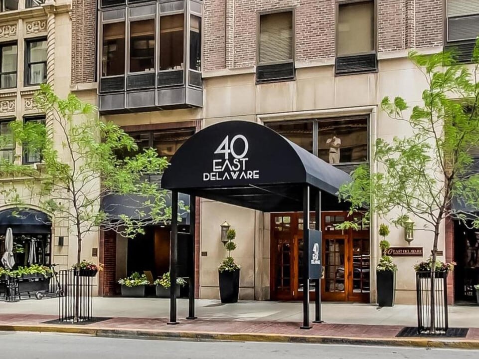 40 E Delaware Pl, Unit 805 in Chicago, IL - Foto de edificio