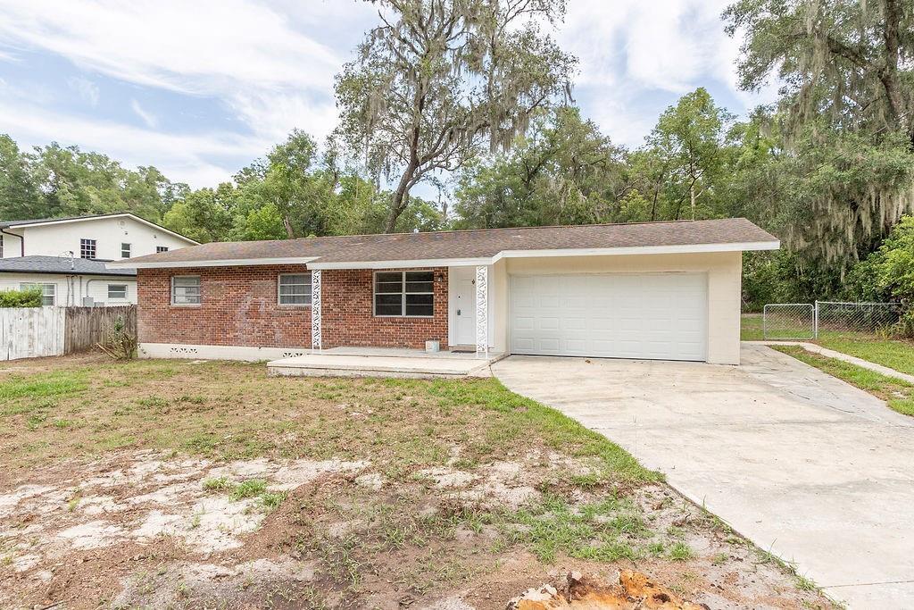 1526 W Beresford Ave in DeLand, FL - Building Photo