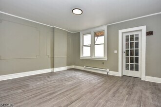 36 Park Ave in Rutherford, NJ - Building Photo - Building Photo