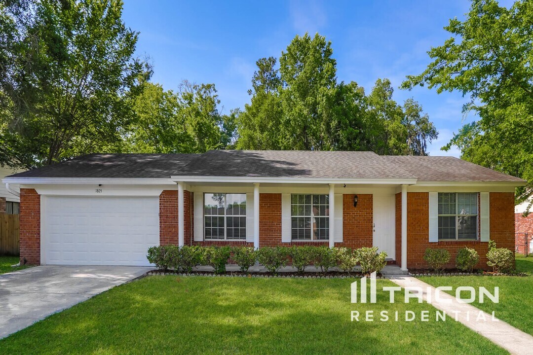 1805 Alder Dr in Orange Park, FL - Building Photo