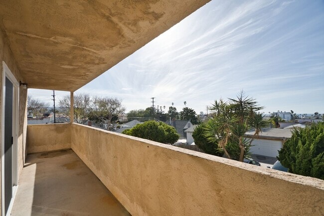 125 S Guadalupe Ave in Redondo Beach, CA - Building Photo - Building Photo