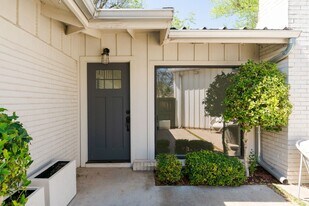 1209 NW 63rd St in Nichols Hills, OK - Building Photo