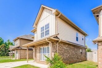 305 Union Station Way in Calera, AL - Foto de edificio - Building Photo