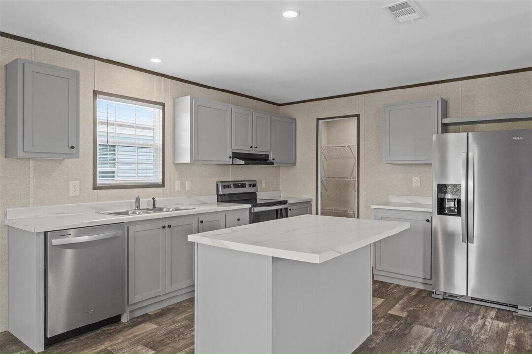 6711 Hidden Oaks Dr in North Fort Myers, FL - Building Photo