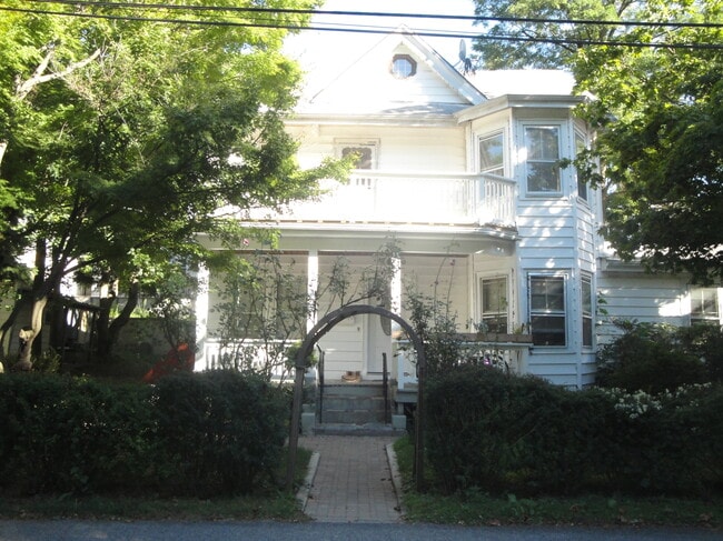 28 Dell St, Unit 2 R