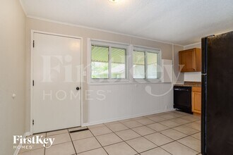 900 NE 62nd St in Gladstone, MO - Building Photo - Building Photo